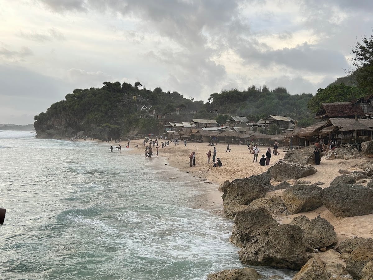 Pantai Watu Lawang