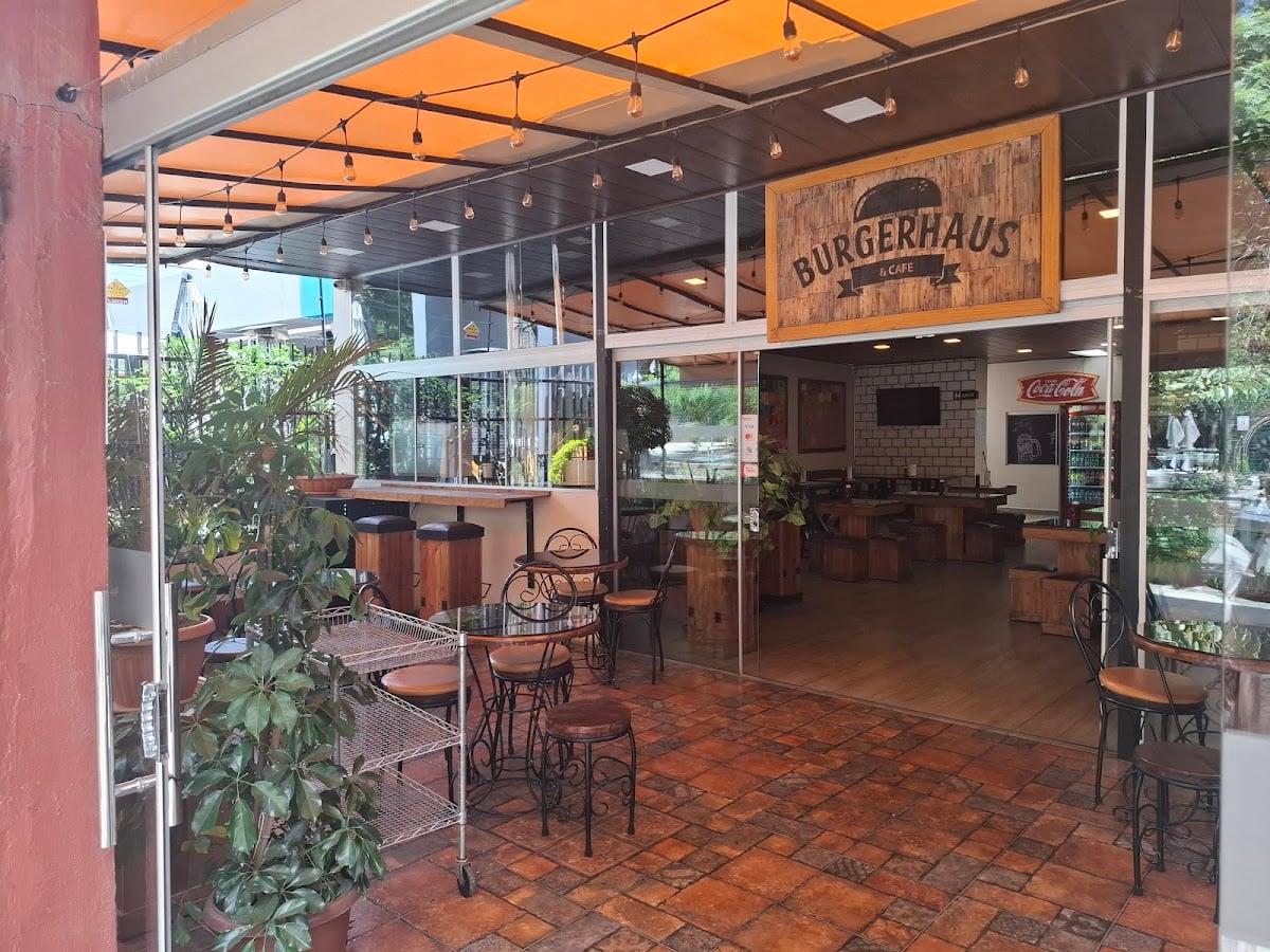 BURGERHAUS & CAFÉ - Las mejores hamburguesas, también tienen cafeteria