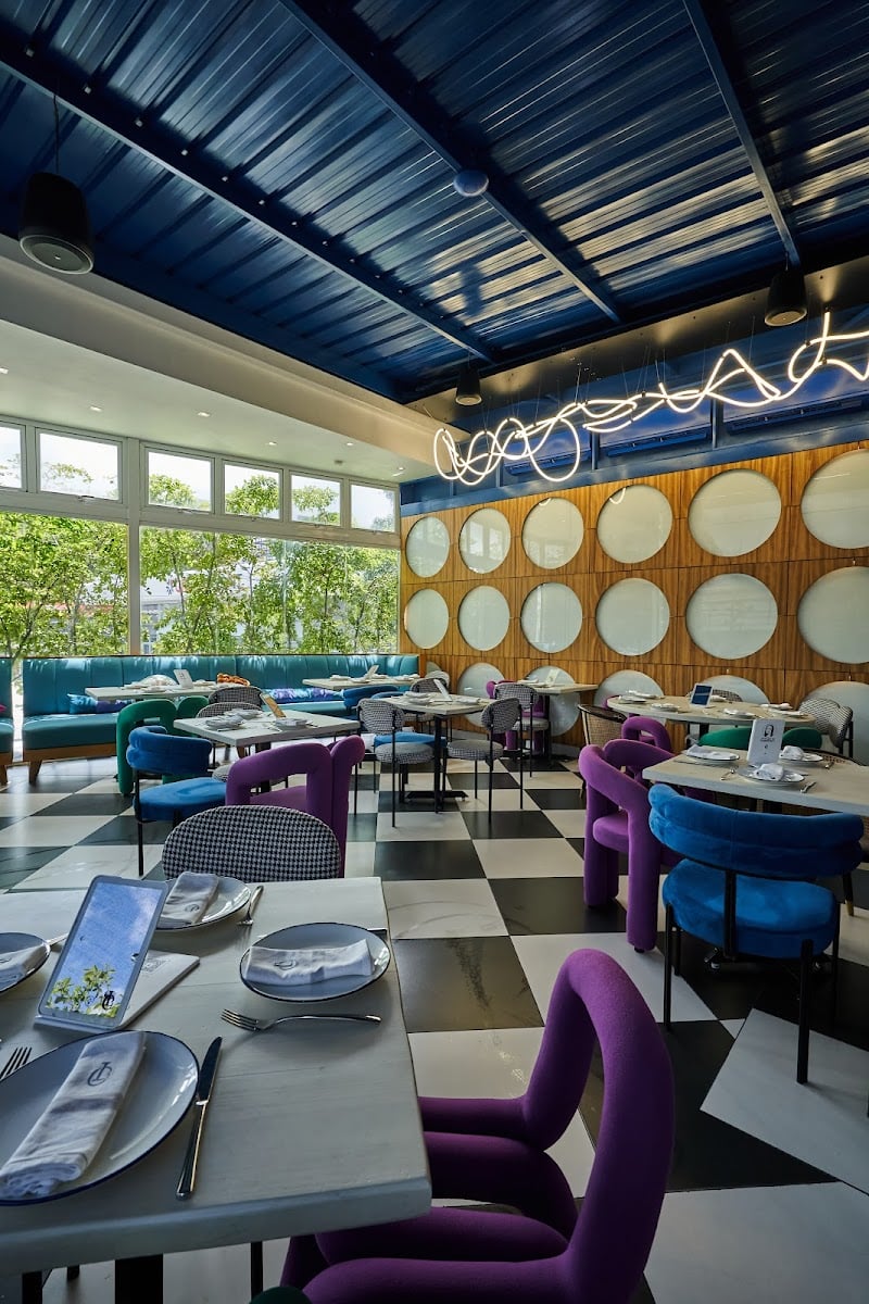 La Comparona Restaurant & Lounge