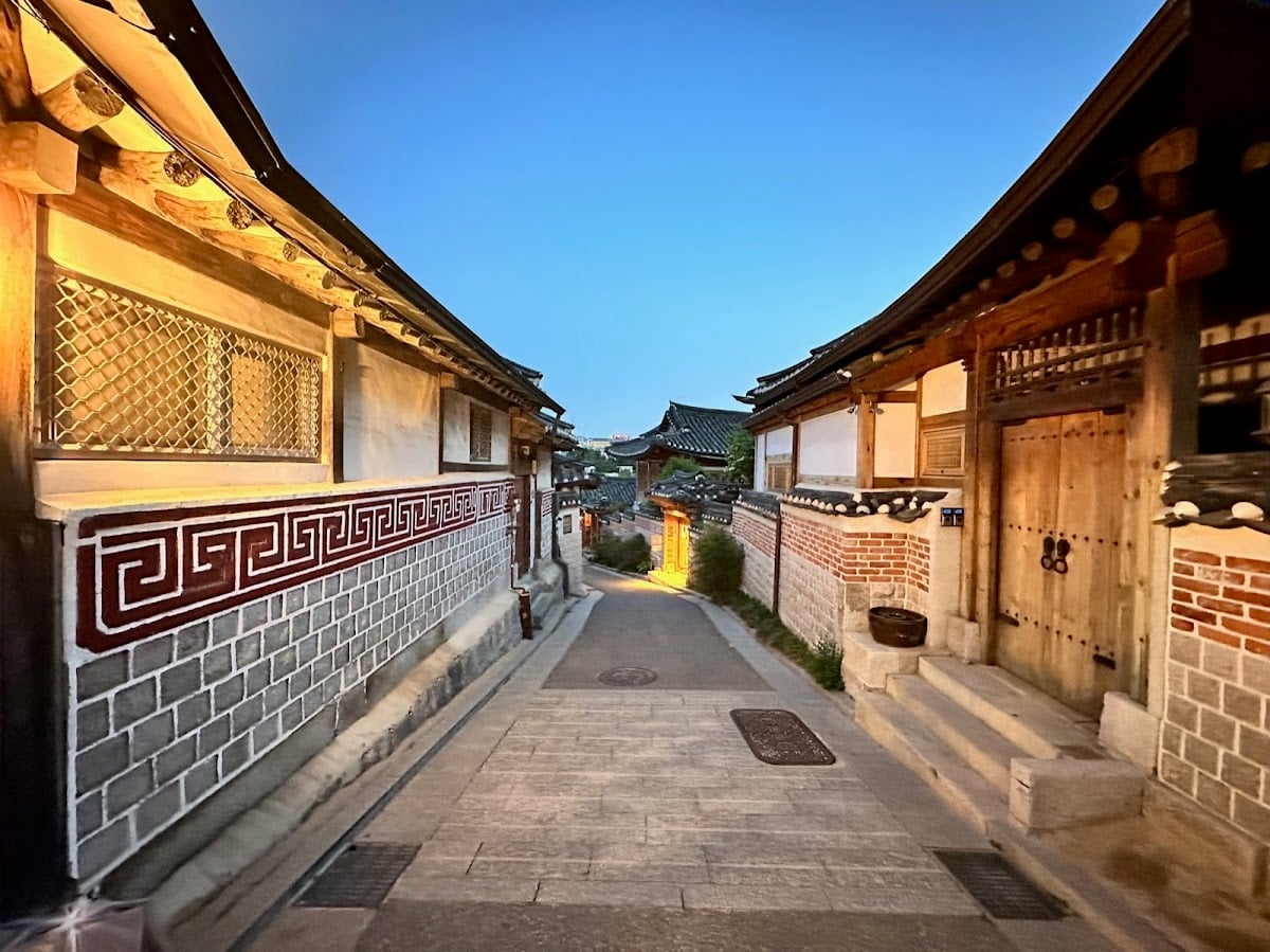 Bukchon Hanok Village - Landmark · Gyedong-gil