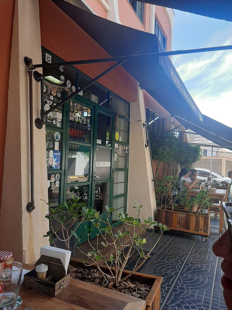 Tatuí | Bisteca do Caipirinha - Ótima Bisteca. Muitos famosos vão visitar o restaurante. Dão um Bom-bocado no final e um ótimo pudim pago de sobremesa.