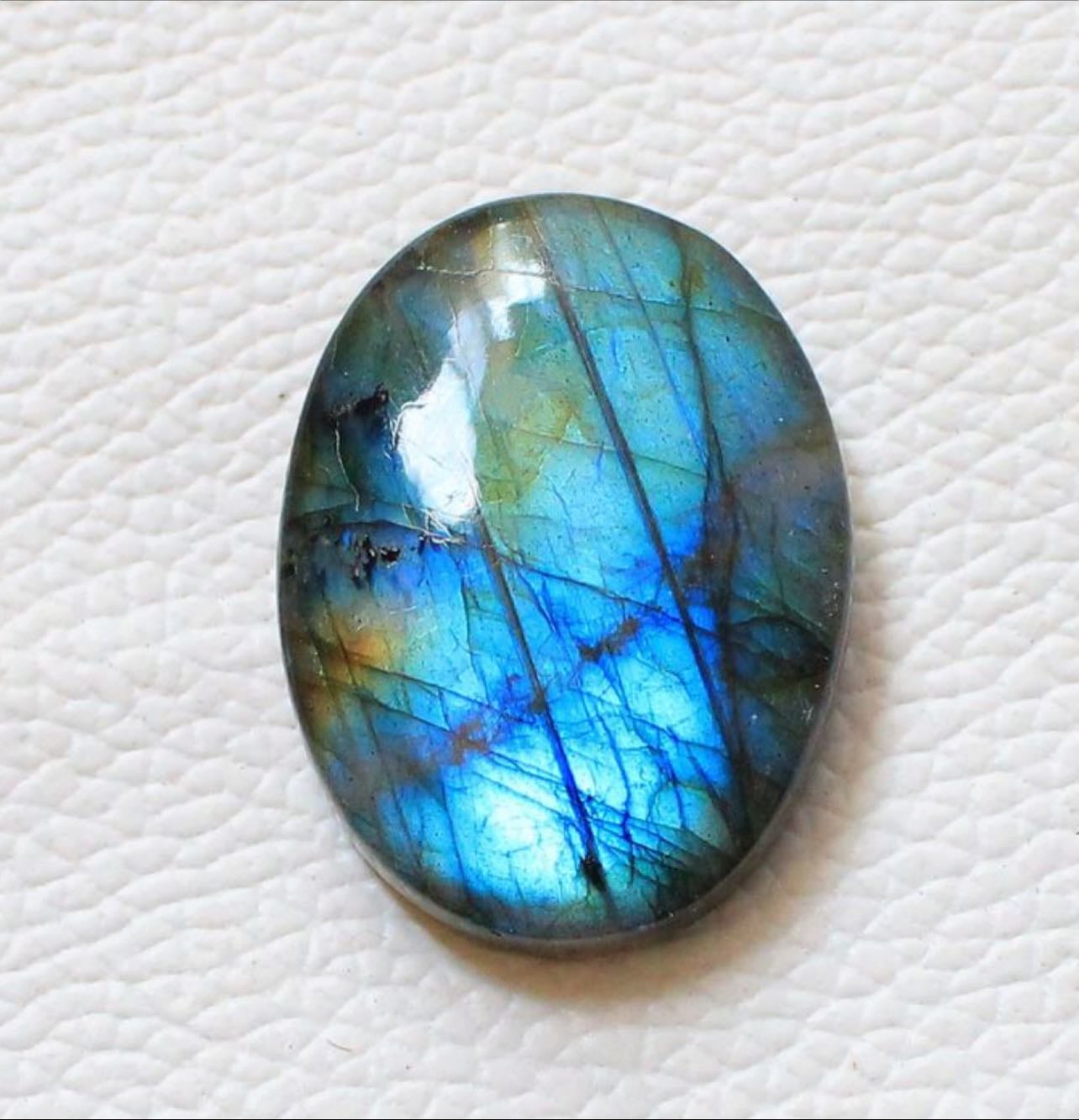 Labradorite - - increases mental sharpness
- strength and perseverance