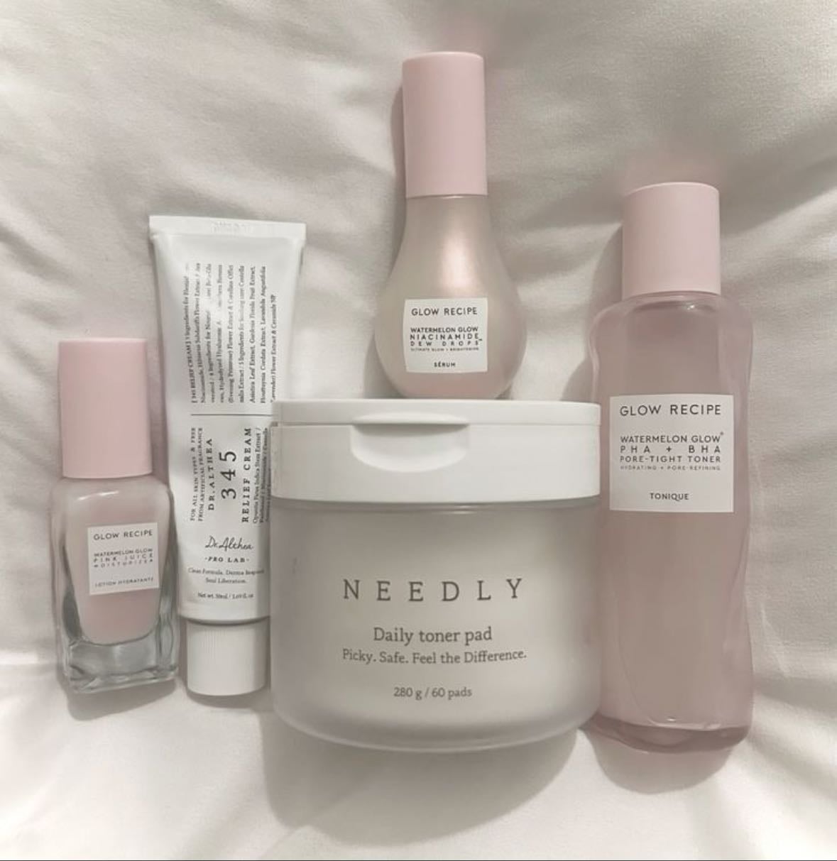 Skin Care - El skin care, limpia y equilibra tu piel para que respire mejor. Previene granitos, manchas y resequedad.
Ayuda a proteger del sol y la contaminación, que tu piel sea más sana, luminosa y suave. Y se pueden usar los siguientes productos!
