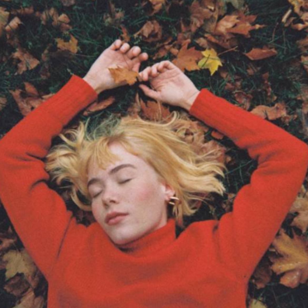 We fell in love in October - Girl in red