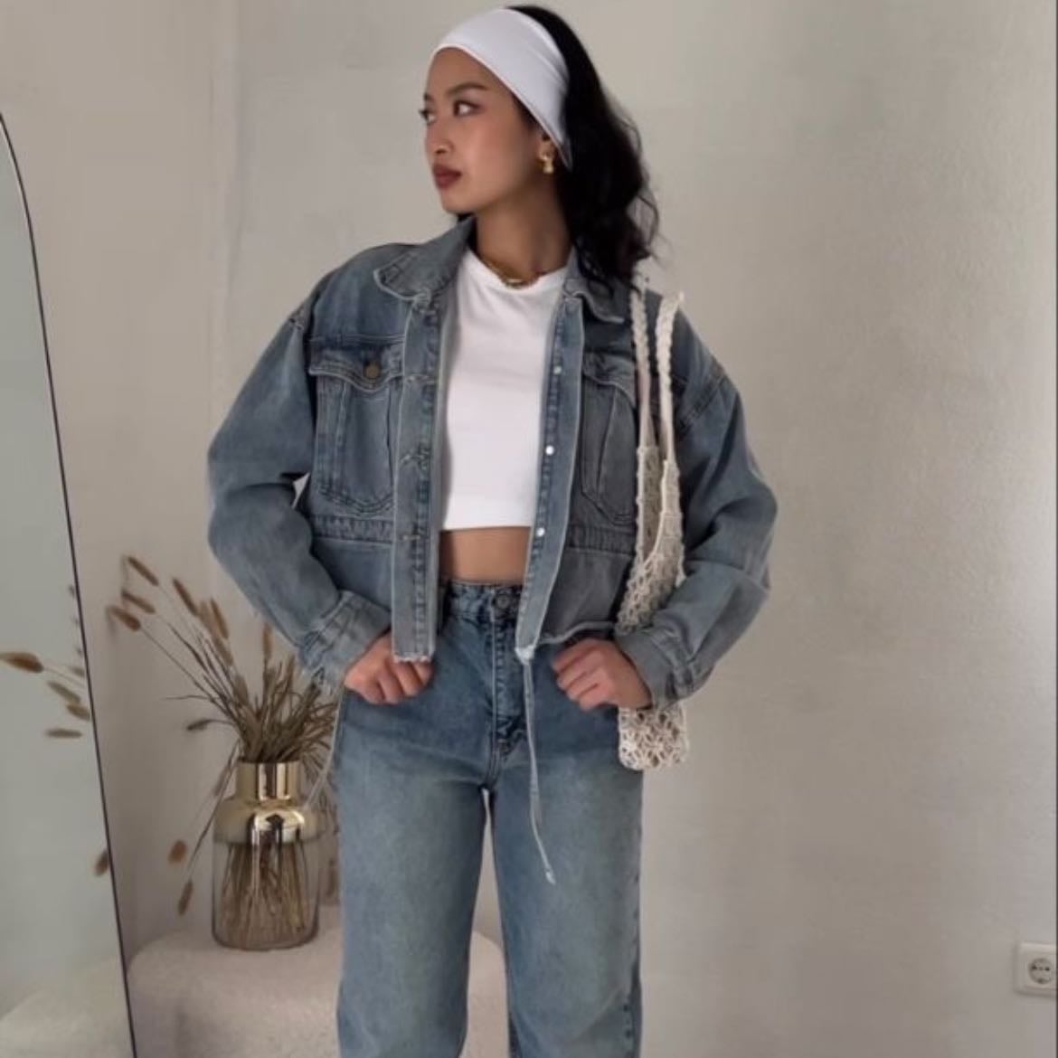 Cuando hace más frío - Denim on denim con una básica blanca