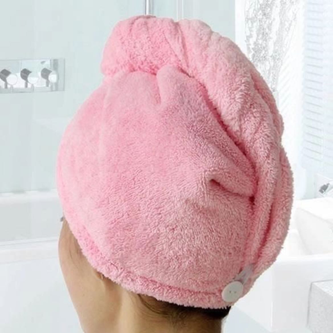 Toalla MICROFIBRA - Sécalo con una toalla de microfibra, eso hará que tu cabello no se reseque de más y que no se quiebre (el cabello rizado es mucho más seco y delicado) la neta yo uso una grande así de gorrito yo no uso