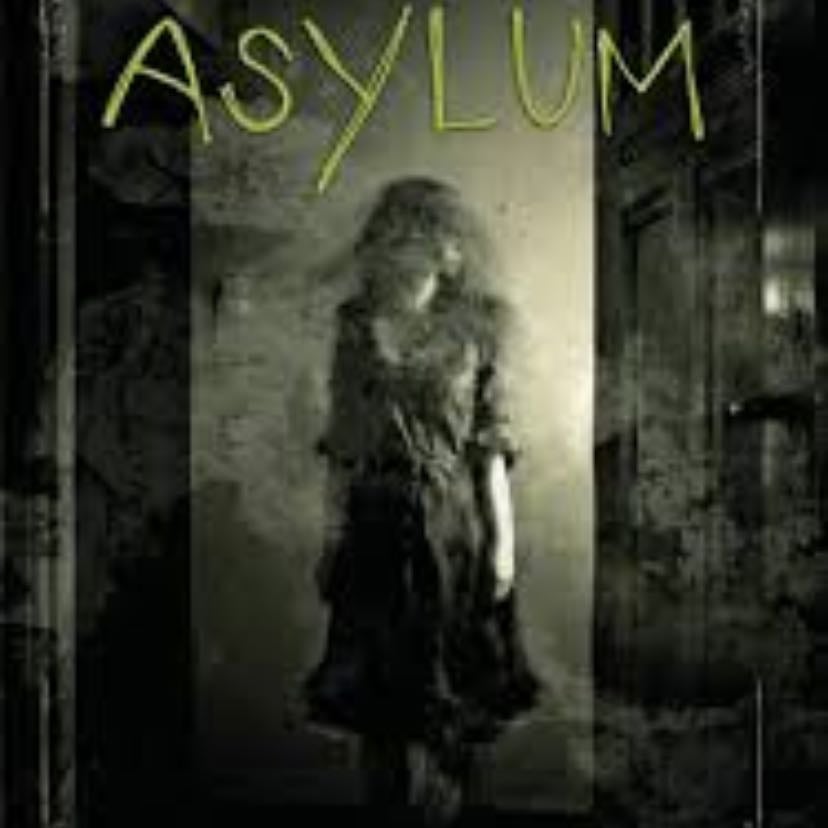 Asylum (Asylum, 1) - Madeleine Roux · 2015