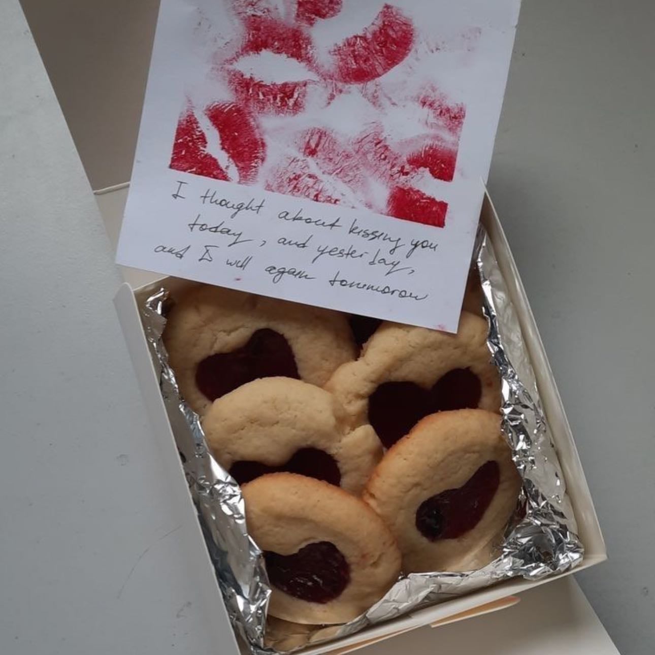 Homemade dessert with a little note - Food never fails and even less when the person takes the time to do it / La comida nunca falla y menos cuando la persona se toma el tiempo de hacerlo