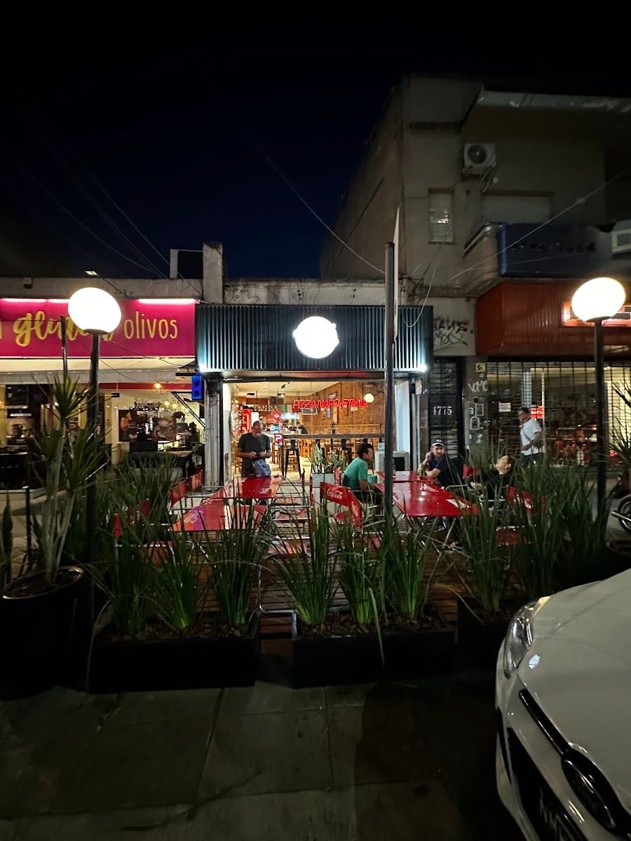 Forno Rosso Vicente L贸pez - las pizzas m谩s tristes que comer谩s