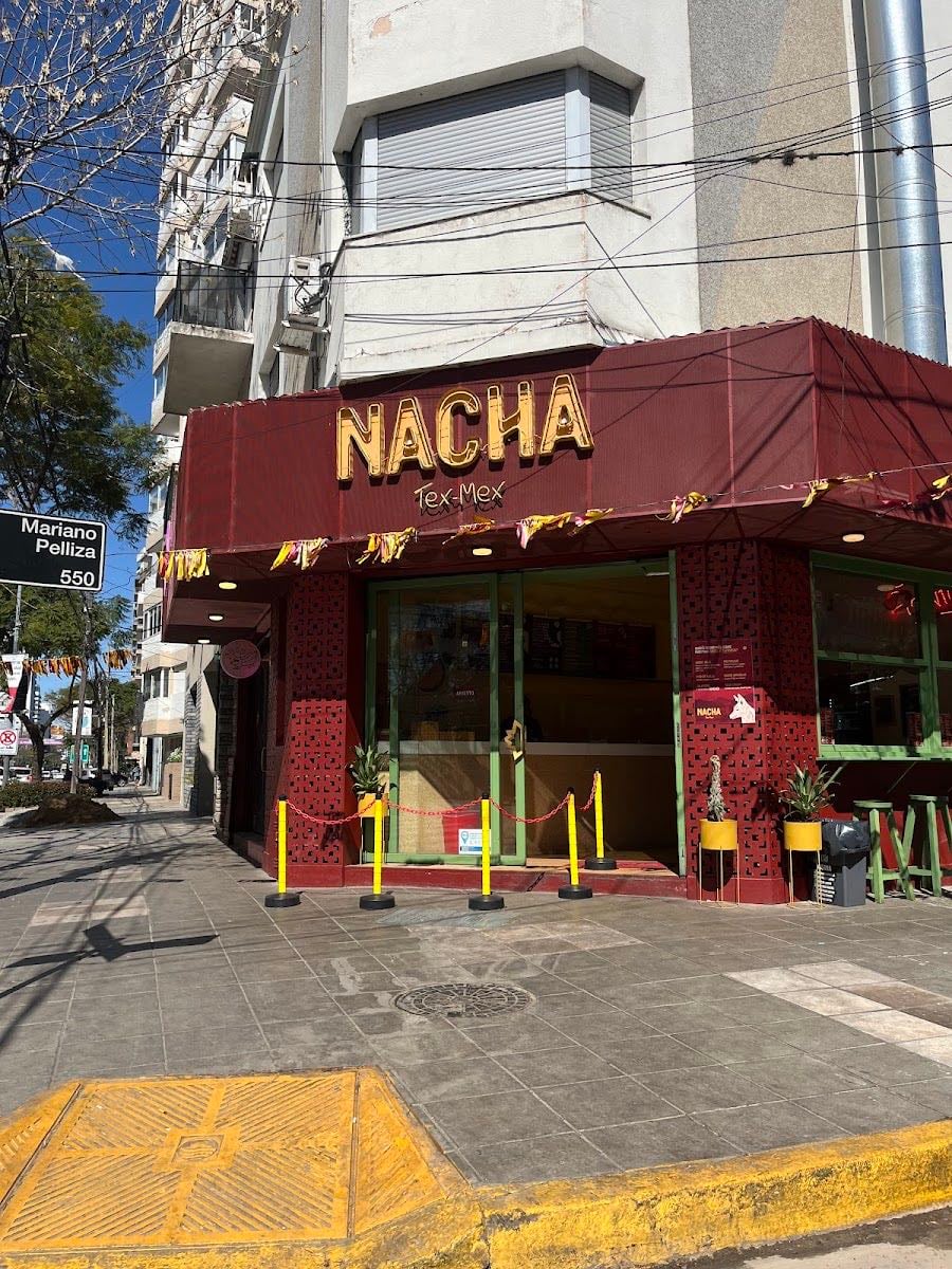 NACHA Tex-Mex (Olivos) - el burrito mas grande que te vas a comer