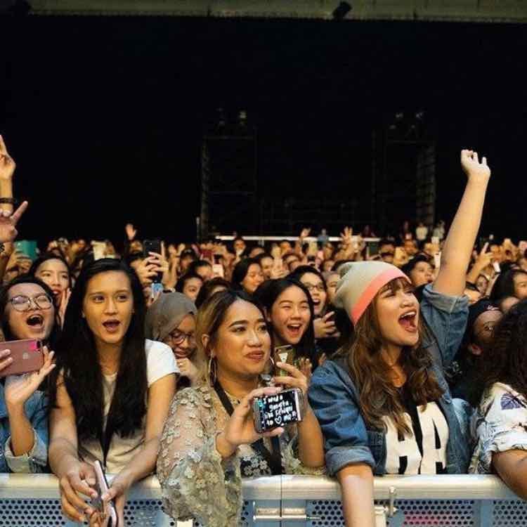 Have barricade at a concert