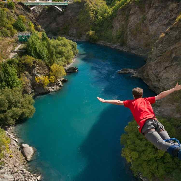 Bungy jumping