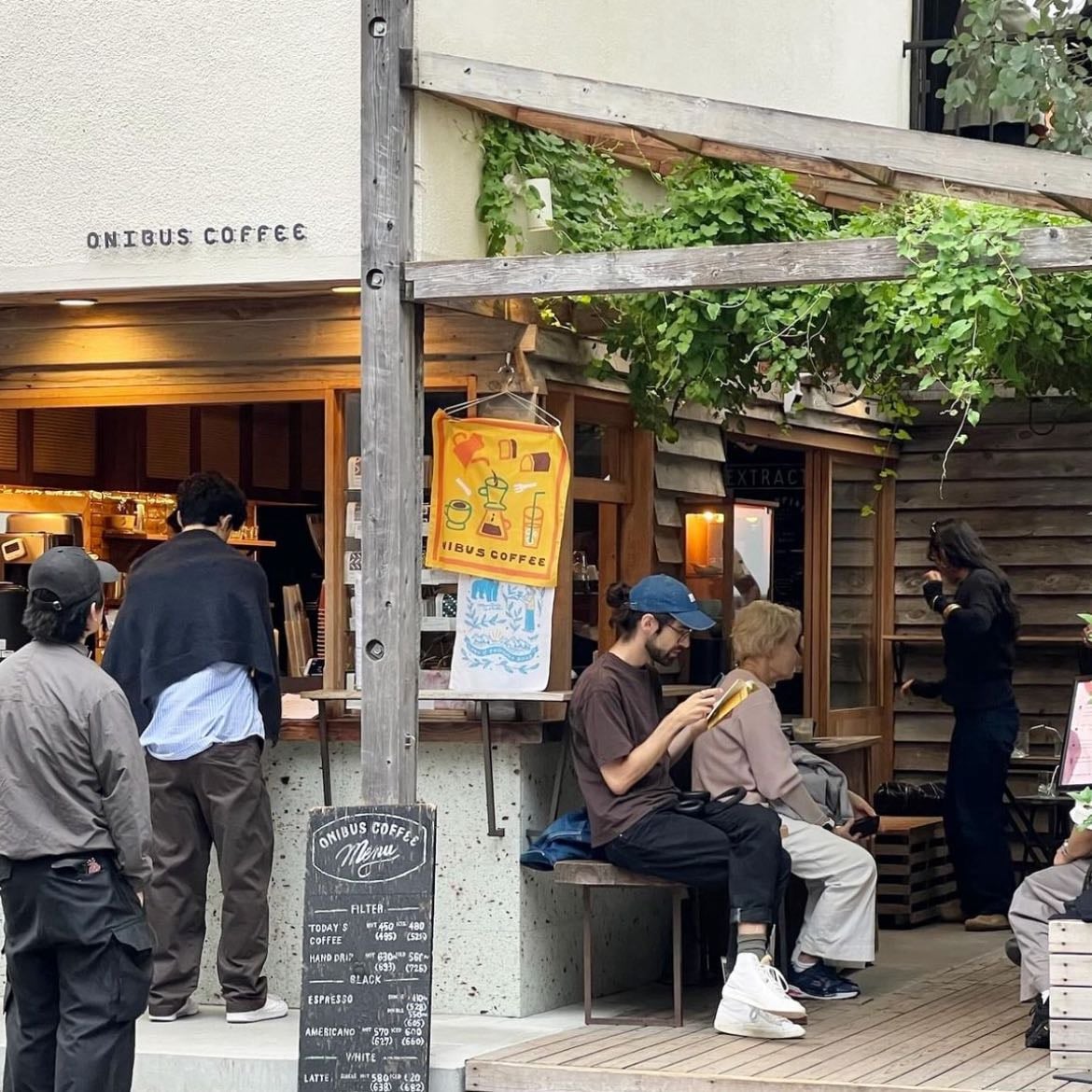 Onibus coffee - Cafe w nice train view • Tokyo