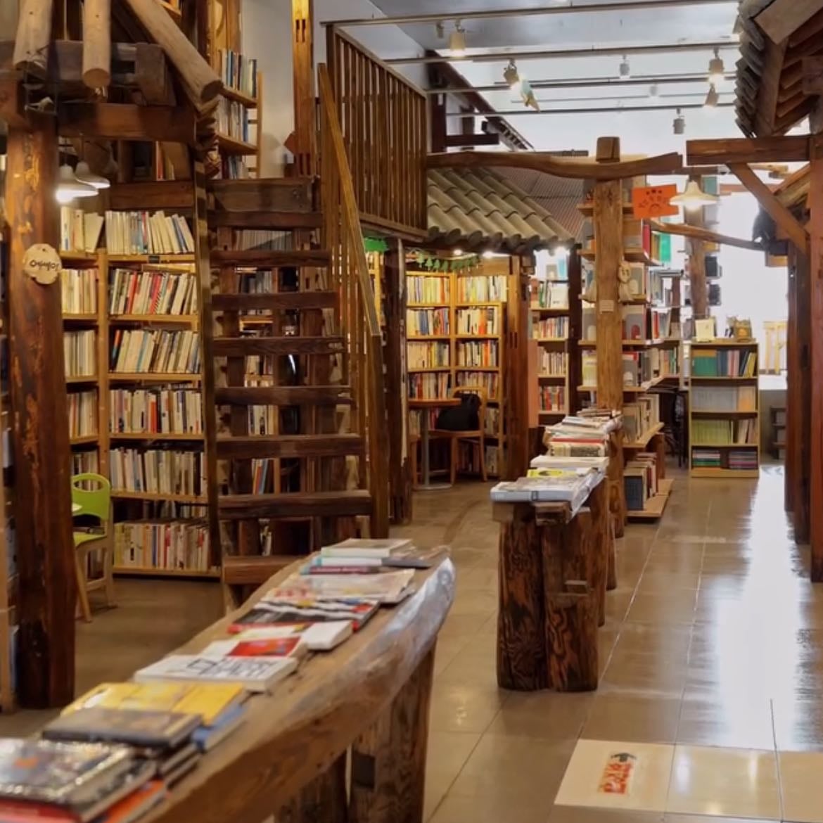 Cafe bluebox - Bookstore cafe • Korea