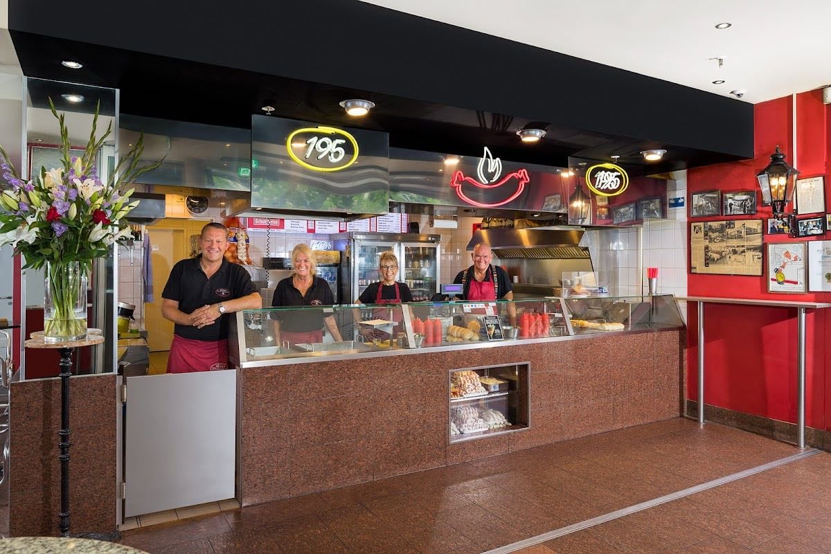 Bier's Kudamm 195 - Famous Currywurst