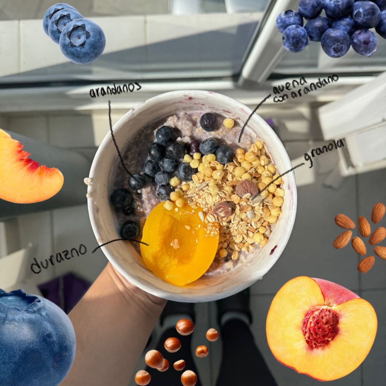 🍑 avena y fruta 🫐 - avena con leche y “mermelada” de arándanos, granola (almendra, avena, avellanas, semillas y quinoa pop), durazno enlatado y arándanos frescos. 1000/10🫐