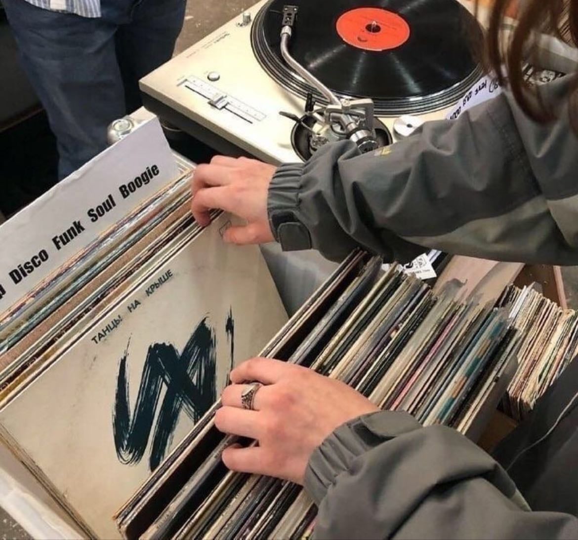 Vinyl Wishlist ▶︎ •၊၊||၊|။||||။ ၊|• 0:10 - Music hypelist by Grace˙✧˖