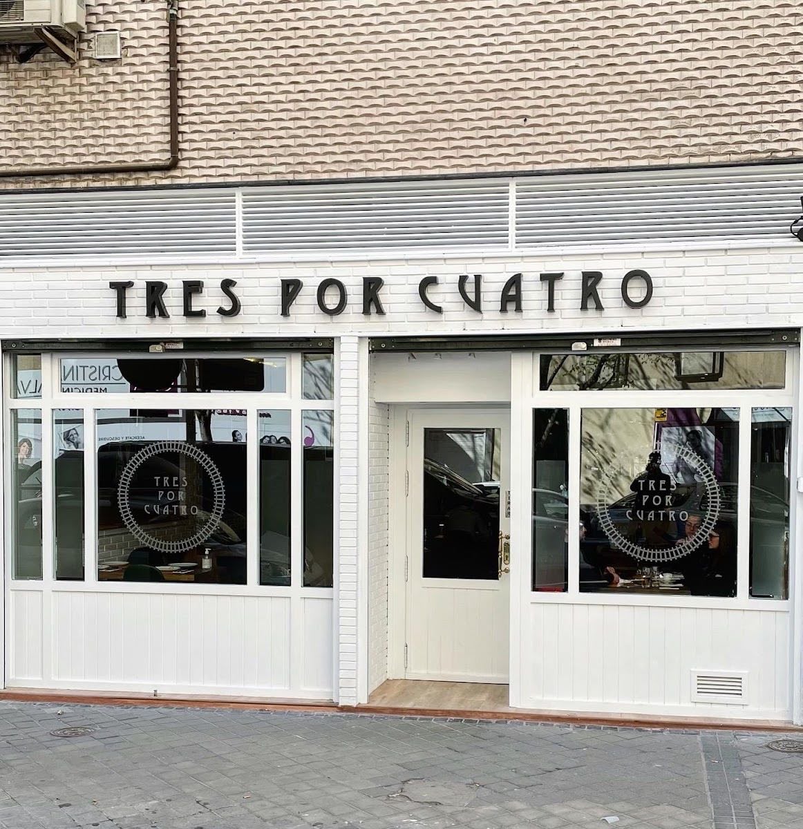Tres por Cuatro