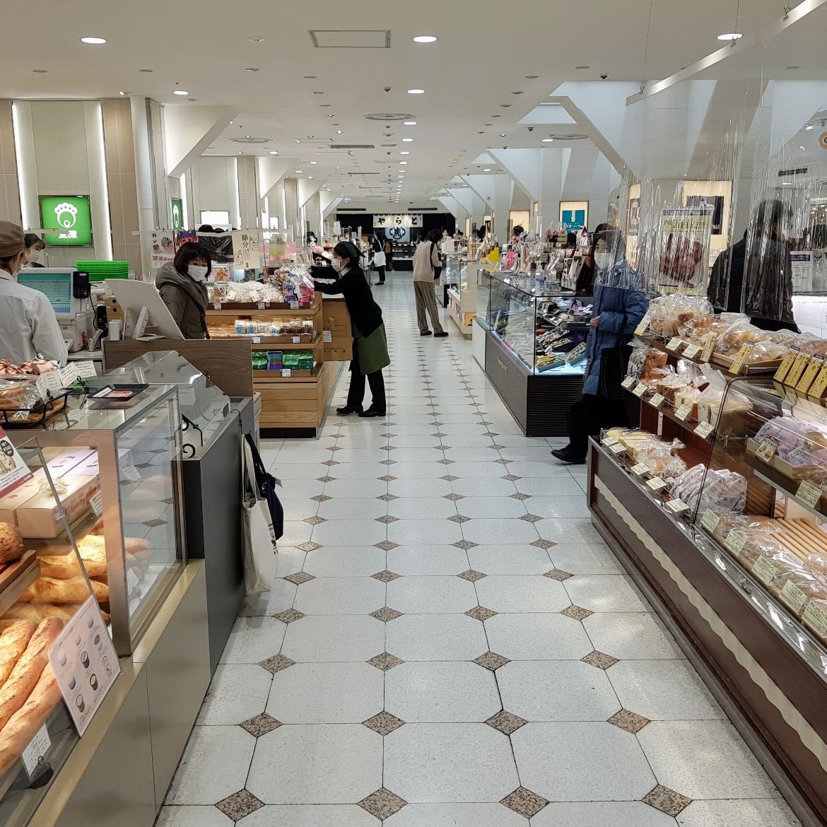 Depachika (department store) - Offers discounts 2 hrs before closing time