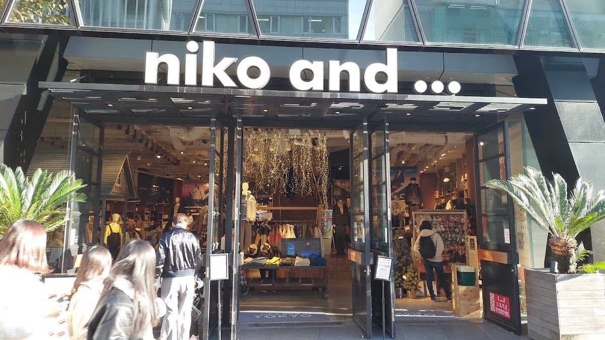 niko and ... TOKYO