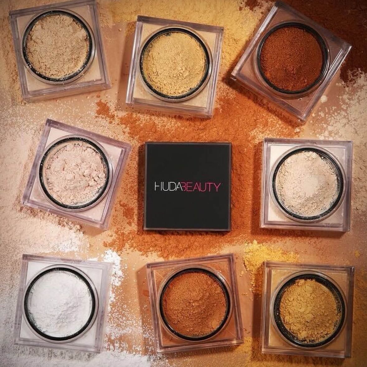 Huda beauty loose setting powder - Shades: Pound cake-Cupcake