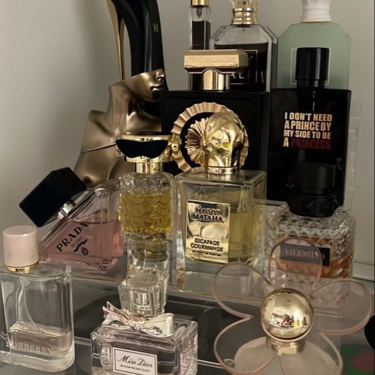Perfume caracterΓstico - Experimenta con los perfumes y encuentra uno que represente lo que quieres demostrar con el olor.