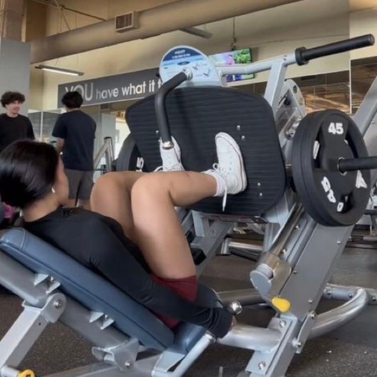 EjercΓtate - Puede ser tanto en casa con ejercicios guiados de Youtube como en el gym, salir a correr o pilates pero muΓ©vete.