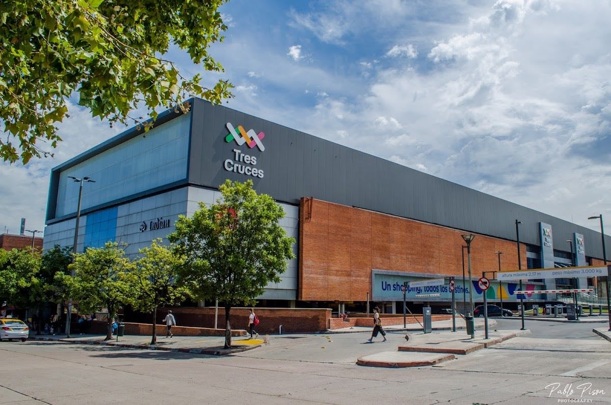 Tres Cruces Shopping