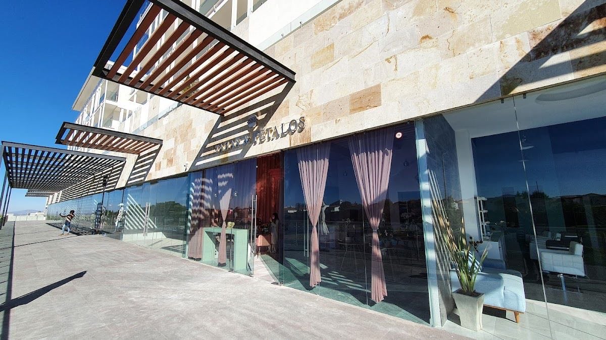 Tazas & Pétalos Florería y Cafetería