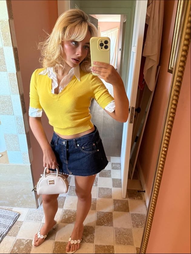 blusa blanca, sueter amarillo & mini falda jean - + sandalias/tacones blancos