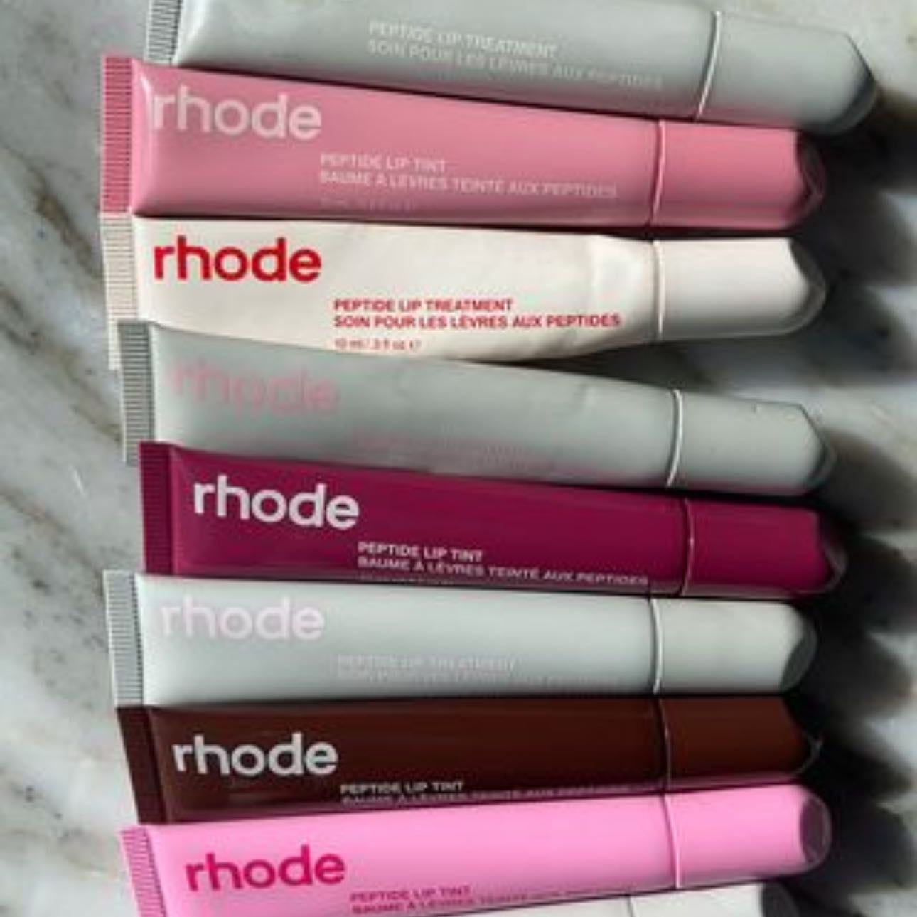Rhode lip balms - dejan un pigmento muy bonito, los grises se remueven después de un tiempo