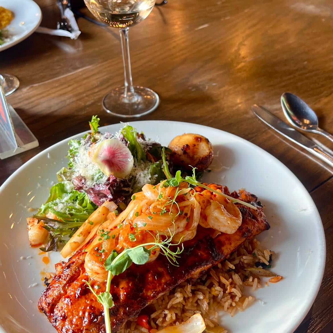 VILLA MARINA - restaurante frente al mar, excelente servicio al cliente, comida de 10 y drinks riquísimos, es el lugar perfecto para irte a una comida/cena más arreglada con tus amigos o familia