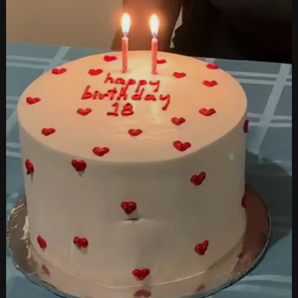 BIRTHDAY 18 - pastelito de red velvet con corazones, cute, buenisisisimo😋