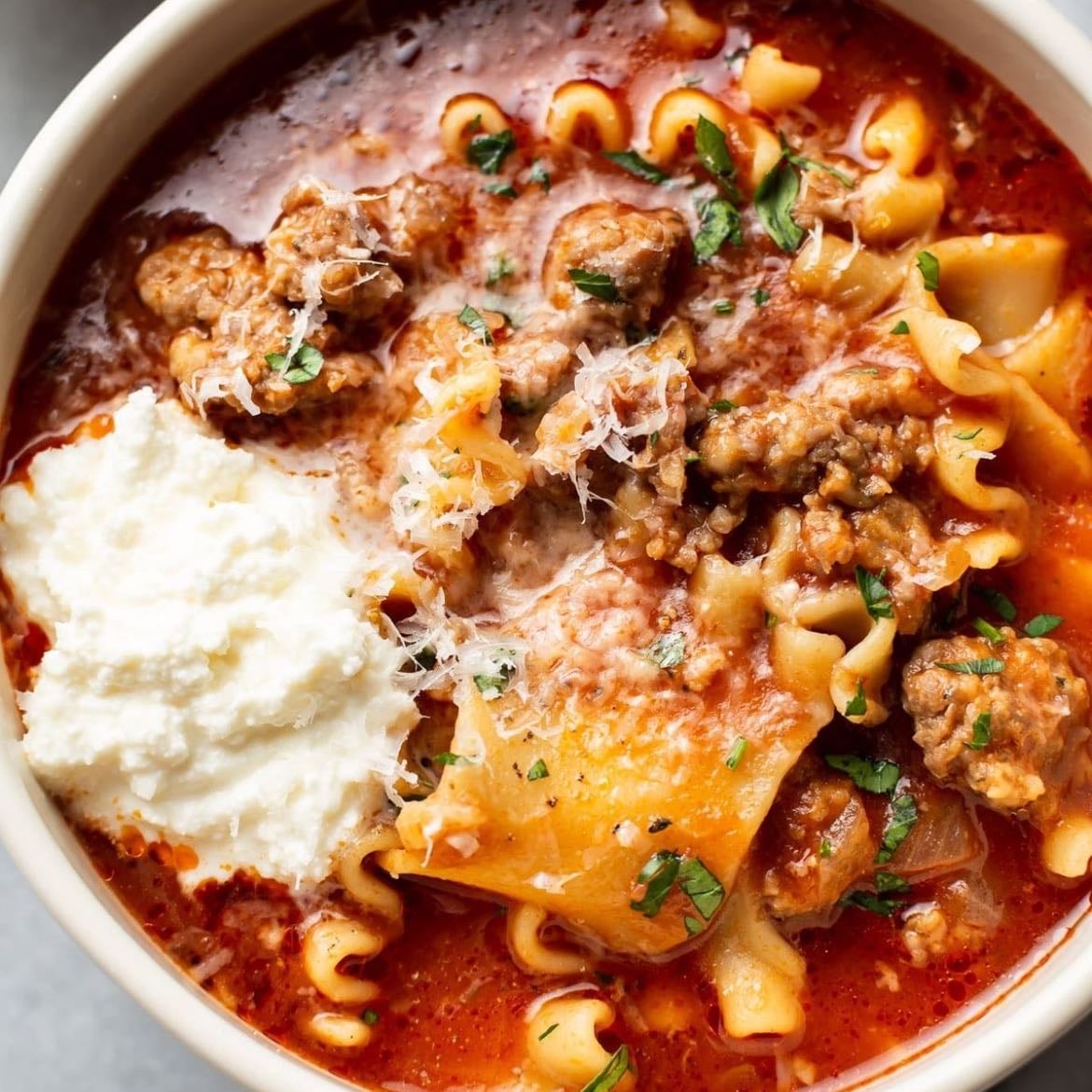 Lasaña soup - Planchas de lasaña, carne picada, tomate concentrado, tomate triturado, nata y queso