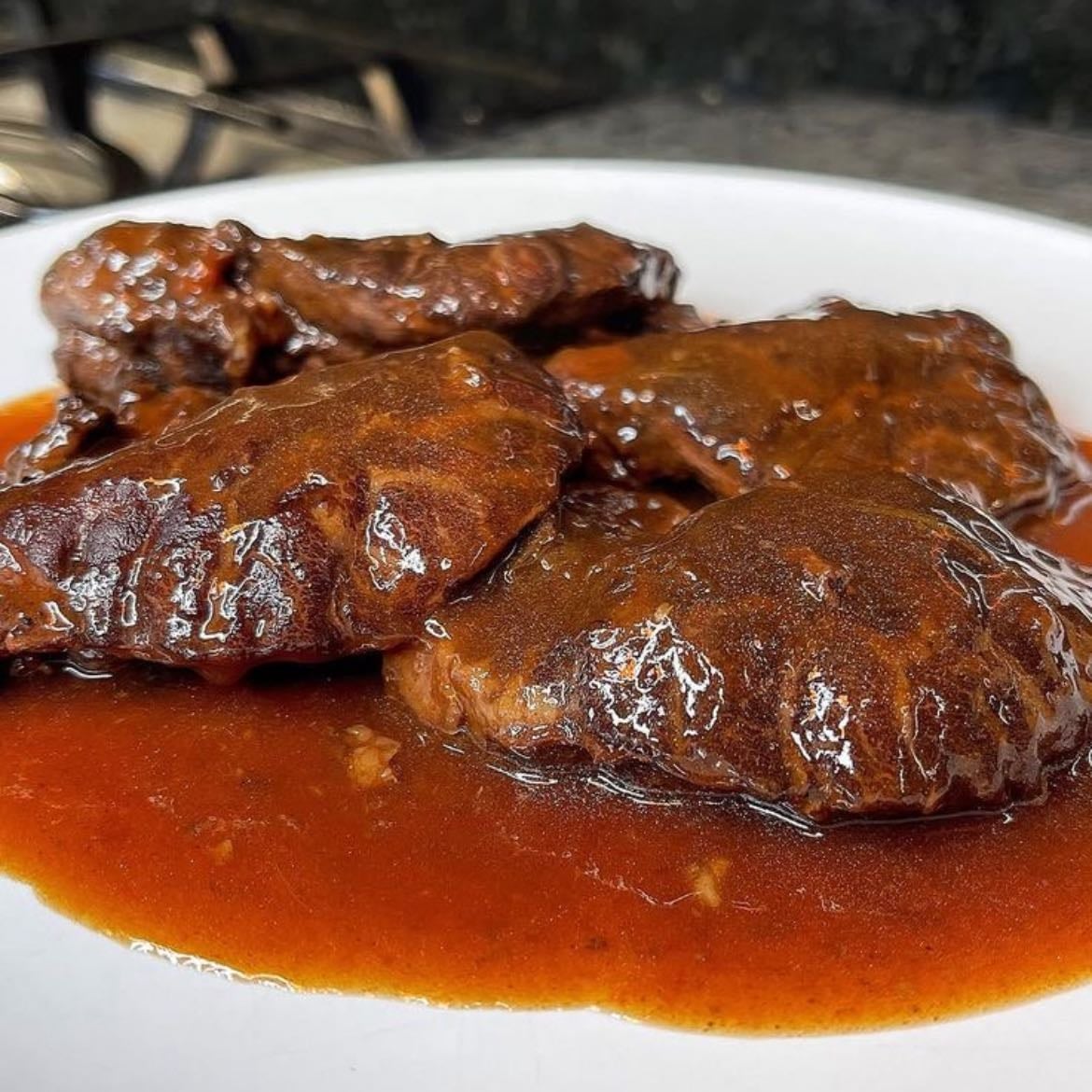 Carrilleras con salsa de vino tinto