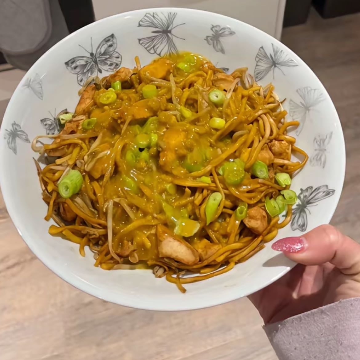 Curry sauce noodles - • 1 pack of protein noodles • 1 pack of beansprouts 3 tosp light soy sauce 1 tspn bicarbonate of soda 50g (dry weight) mayflower curry sauce spring onions to garnish Slice your chicken then add to a bowl. Add in your bicarb and ensure all chicken is coated. Leave this to marinate in the fridge for 20 minutes (This is the secret to tender chicken). Once timer is up, rinse well under water and then pat away any excess water Season chicken with salt, pepper & Chinese 5 Spice - pan fry until fully cooked, then leave to one side Fry off your noodles and bean sprouts for around 8-10 minutes, add in your chicken then your soy sauce Just before serving up, make up your curry sauce. I see different ways of making this, but I just use boiling kettle water. Add in water gradually to ensure your sauce doesn't go grainy. I don't measure the water out and just add as I go along Dish up your chow mein, pour over curry sauce and garnish with spring onions. A really easy mid- Minal manl Add comment... 5,780 18