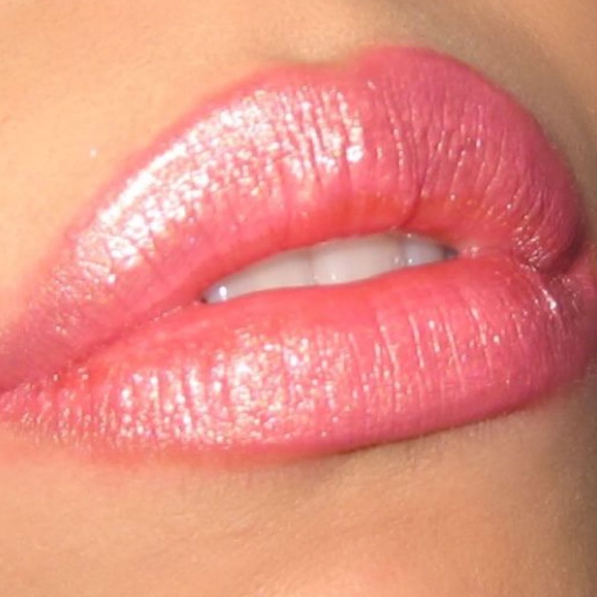 Sexy !!! Mac frost lipstick - «Bombshell»