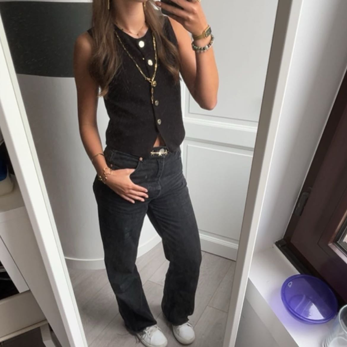 Full black