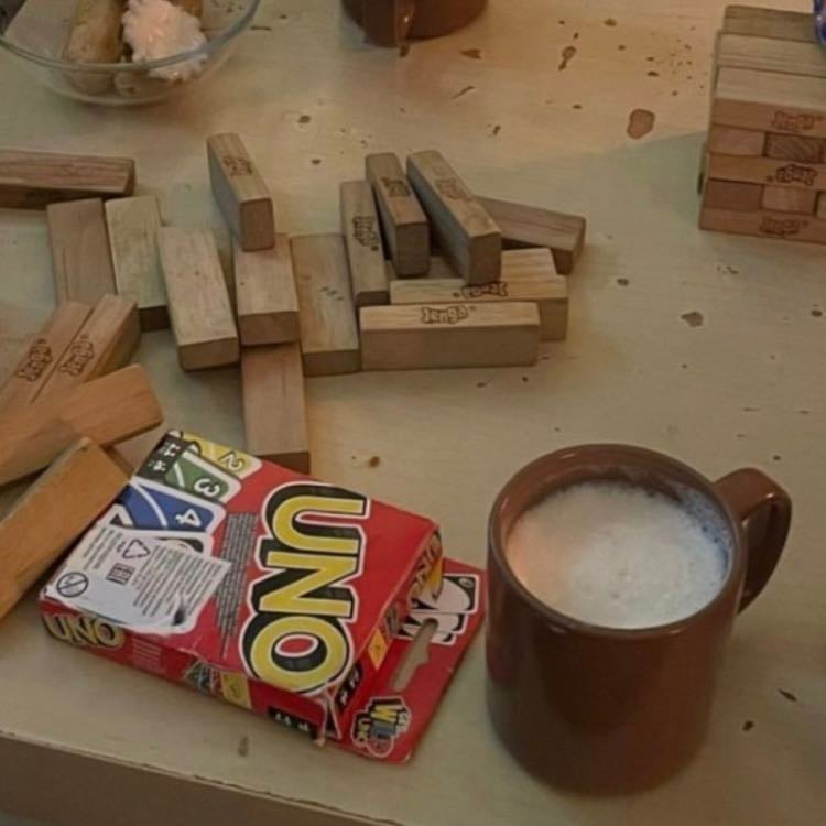 Merienda con juegos de mesa.
