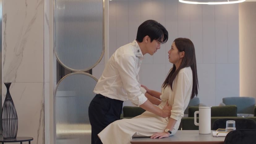 🇰🇷 When the Phone Rings - MBC · 12 ep · 2024 · Thriller/Romance