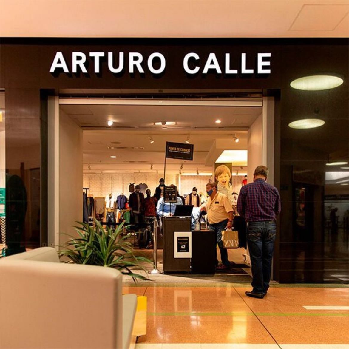 Arturo calle