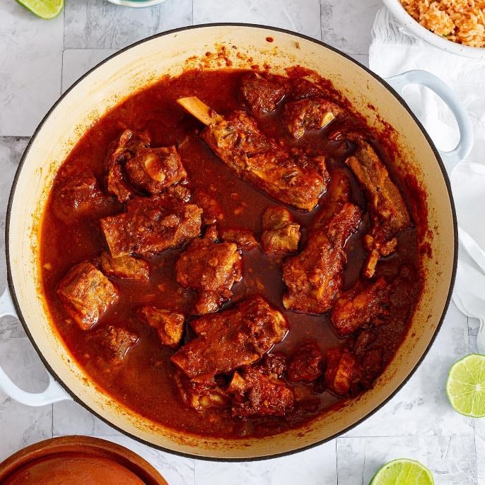 Costillas de res en salsa roja