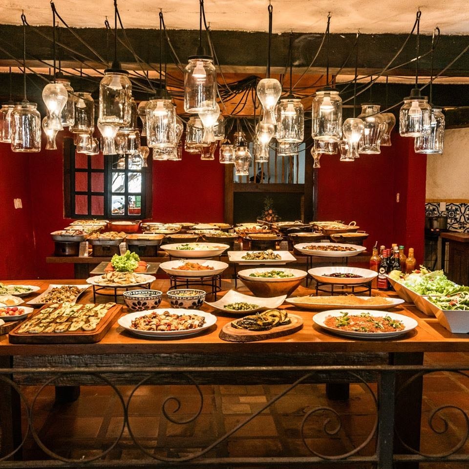 Restaurante Casa Rabanete Trancoso - self service caprichado, uns dos únicos restaurantes que abre no almoço (~R$65)
