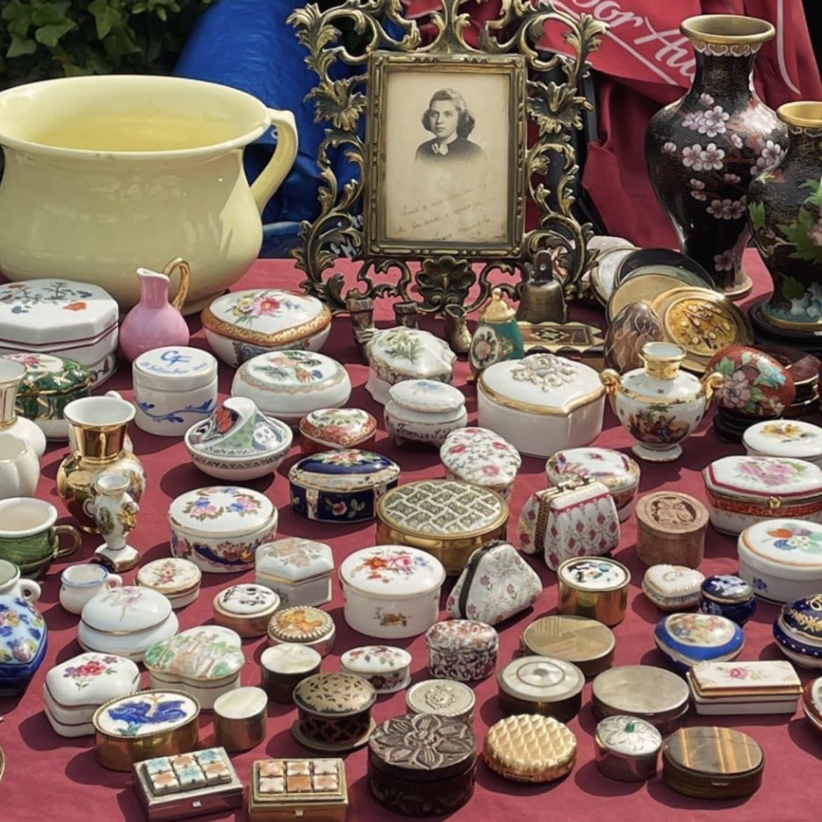 Feira da Ladra - a little bit of everything • shop: flea market