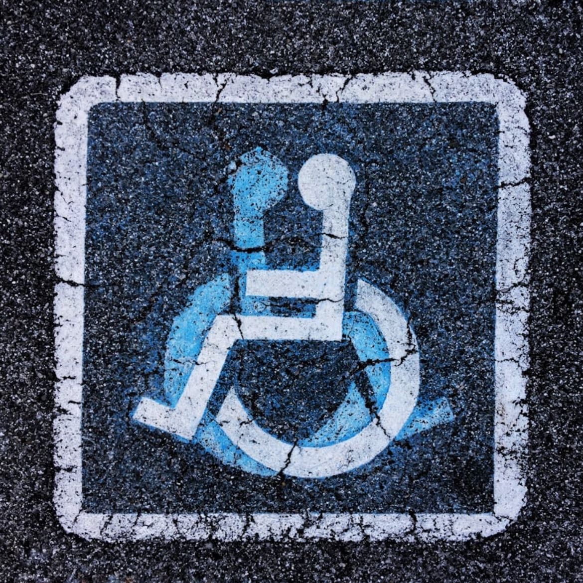 ♿️ - "Lo más bonito en la vida es sentirte orgullosa de quien eres, creer en ti, verte al espejo y amarte, saber que has podido con todo y que podrás siempre, el amor propio es una de las cosas más importantes, porque nunca dejarás que alguien te haga creer que vales menos."💓