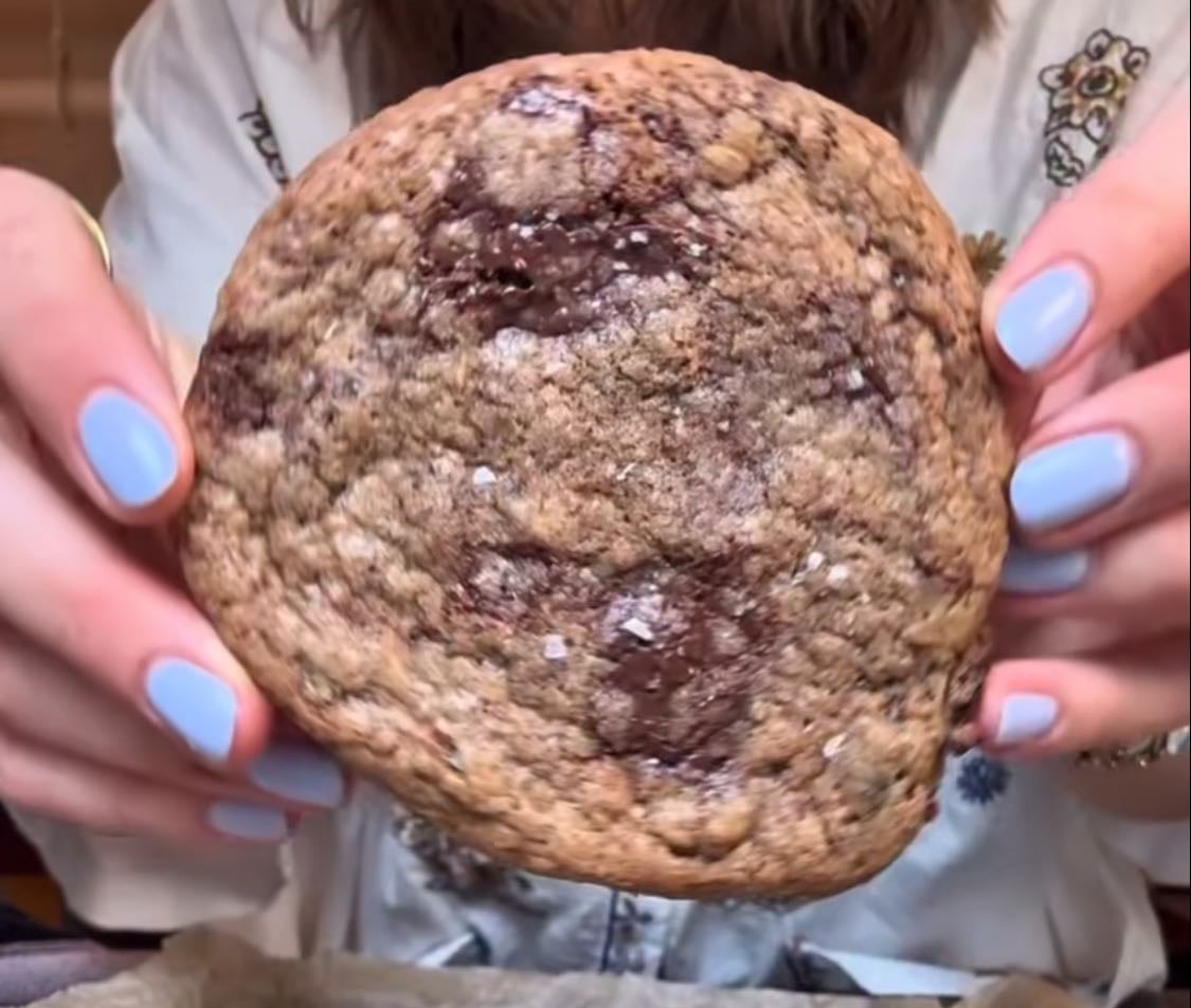 dark chocolate and pumpkin seed cookies
