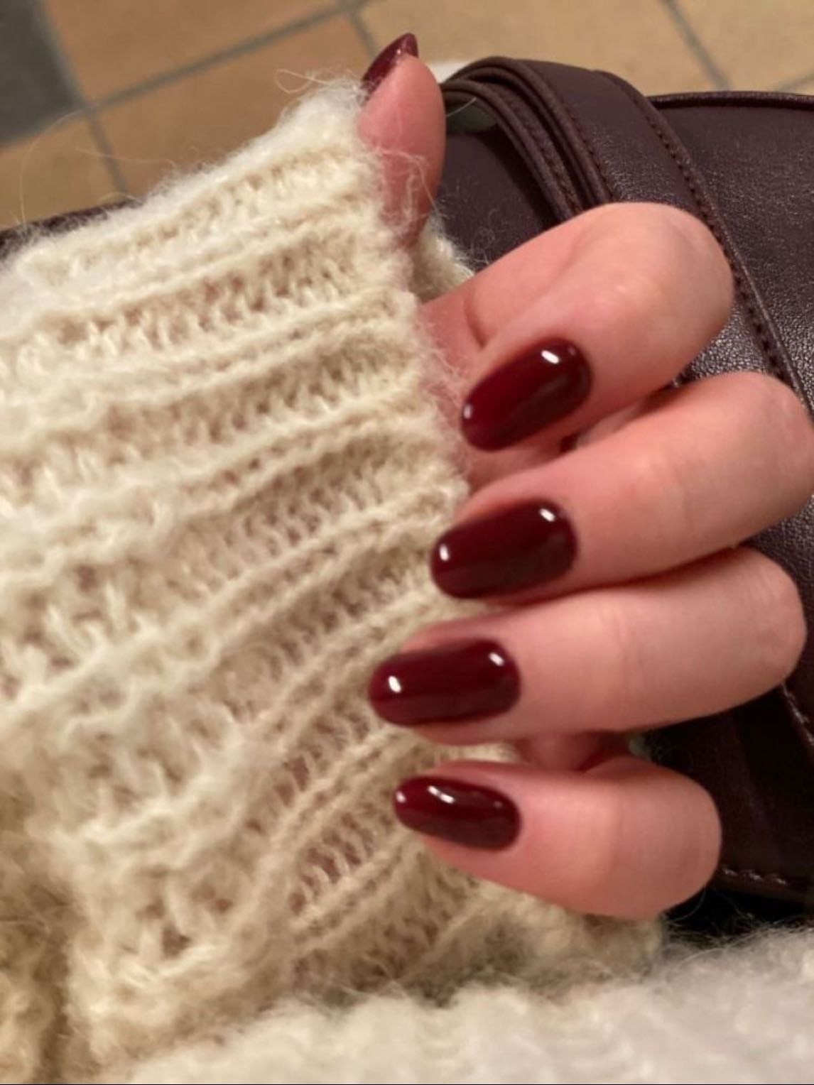 esmalte rojo vino