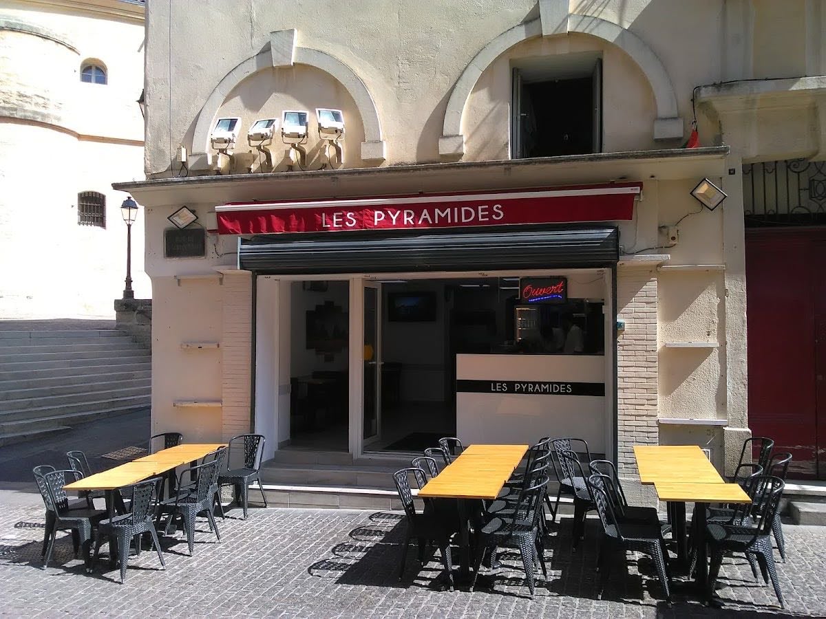 Les Pyramides