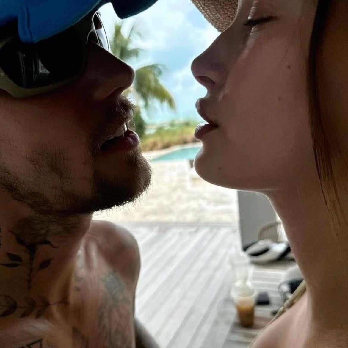 Happy month, my pocket size baby. - Lo que vivimos es sรณlido y real, y eso me hace sentir que lo รบnico importante es seguir construyendo lo nuestro, sin apuros, pero con la tranquilidad de saber que estamos bien juntos, como si todo se diera naturalmente y cada dรญa que pasa nos acerca mรกs a lo que queremos, con la certeza de que lo que compartimos es lo que vale.