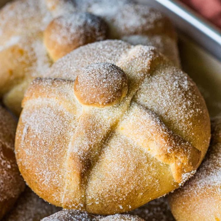 Pan de muerto - The traditional bread in Mexico